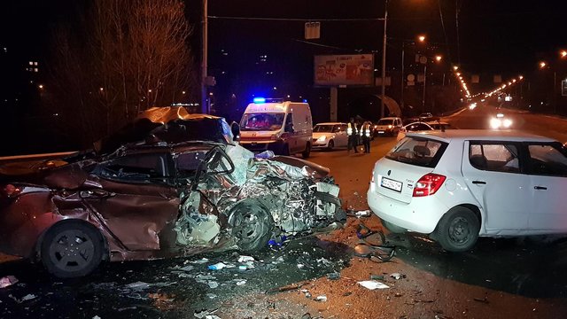 Хендай влетел в Шкода на встречной полосе, умер шофёр — ДТП в Киеве